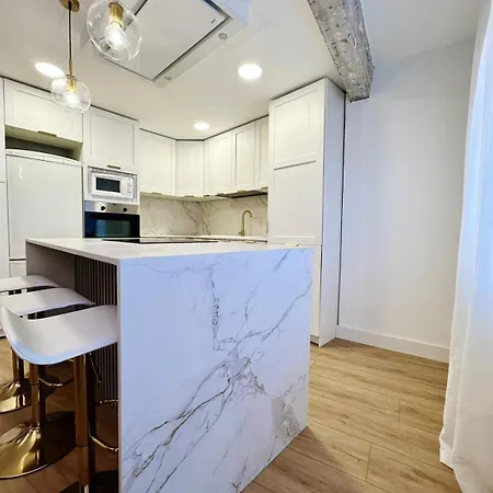 Apartment Centre 2 *