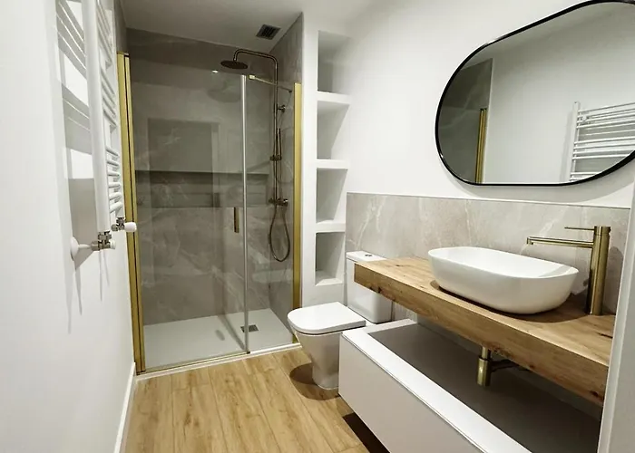 Apartment Centre 2 *